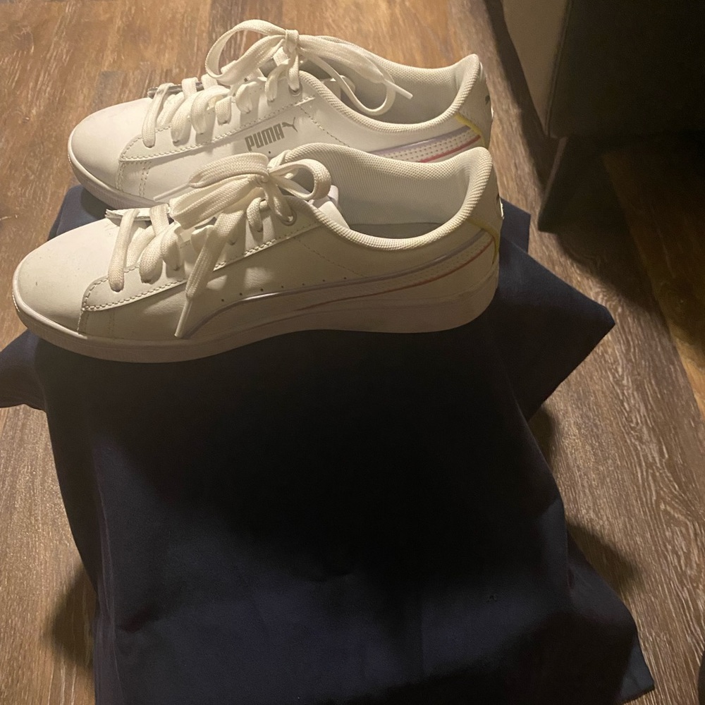 Puma ladies Shoes, size 37.5 great!